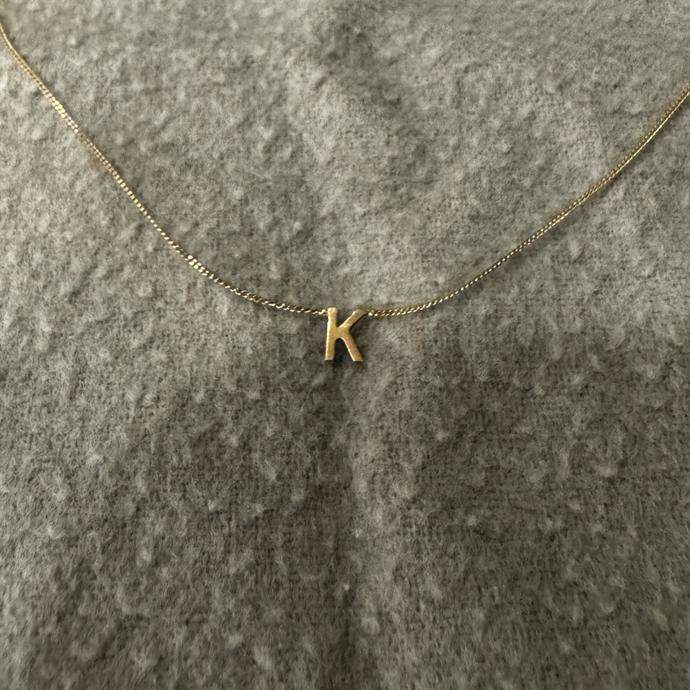 Gold mini “K” necklace